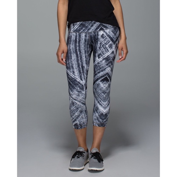 Lululemon Wunder Under Black White Crop Leggings - Picture 13 of 16